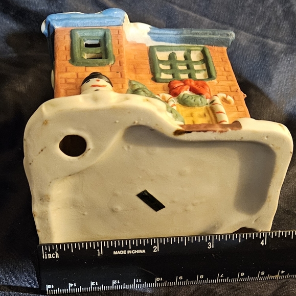 Vintage Christmas House distributed by Rose's Stores. Made in Taiwan. - Picture 4 of 8